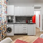 Daire Exelent Modern In Blloku Center With Fast Wifi - Gold Tiran