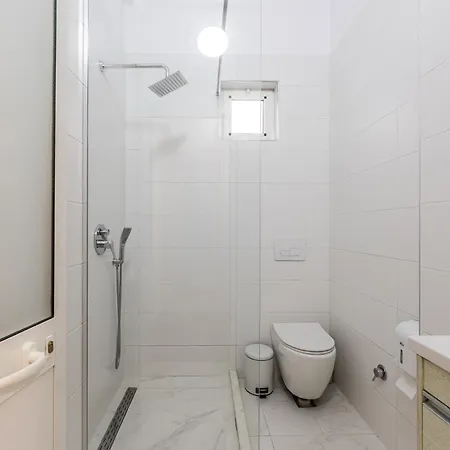 Exelent Modern In Blloku Center With Fast Wifi - Gold Tirana