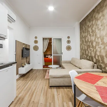 Exelent Modern In Blloku Center With Fast Wifi - Gold