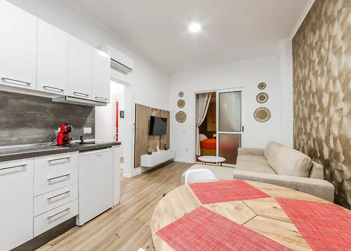 Exelent Bnb Modern Apartment In Blloku Center With Fast Wifi - Gold Home 티라나