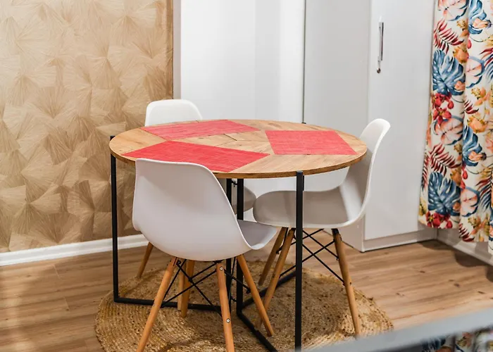 Exelent Bnb Modern Apartment In Blloku Center With Fast Wifi - Gold Home 아파트 티라나