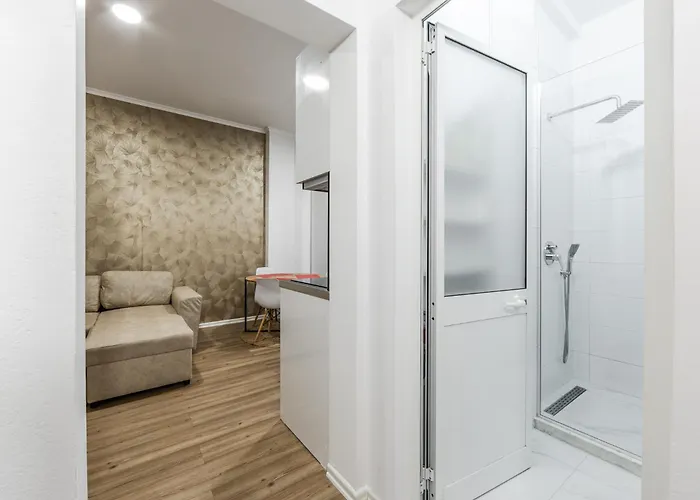Exelent Bnb Modern Apartment In Blloku Center With Fast Wifi - Gold Home